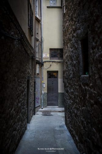 Donde la ciudad se estrecha para hablar en voz baja